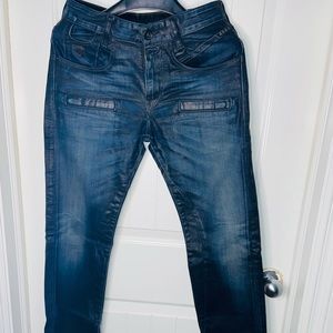 Guess medium waist coated  jeans size 29x32 slim tapered